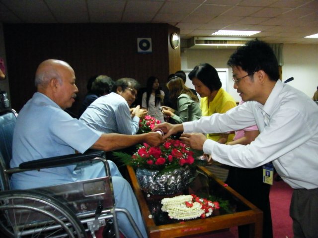 songkran_2551_310.jpg