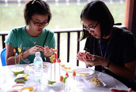 โครงการเปิดตำรับขนมไทย : ลูกชุบ